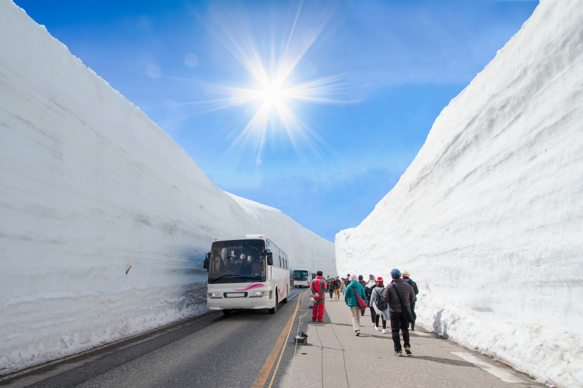 可樂旅遊特推出高雄出發「雪壁傳奇立山黑部、花桃里溫泉香5日」旅展享限定優惠。（圖／可樂旅遊）